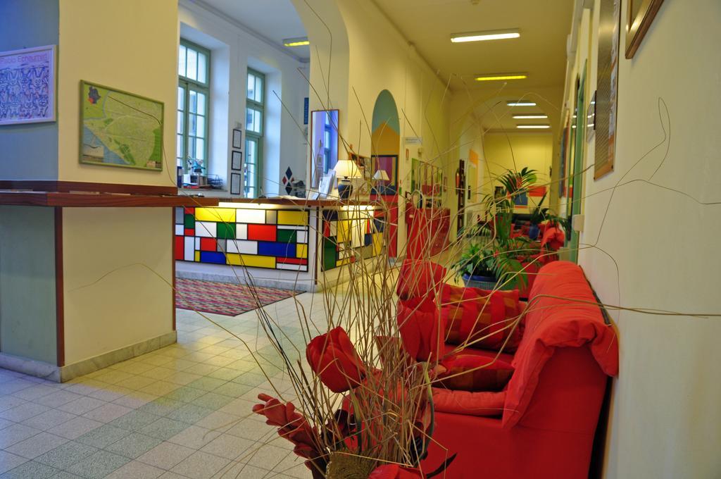 Litus Roma Hostel Лидо ди Остия Екстериор снимка The library
