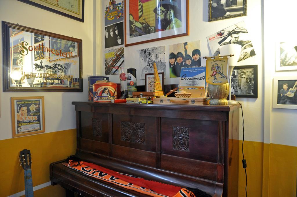 Litus Roma Hostel Лидо ди Остия Екстериор снимка The piano at the Abbey Road Studios