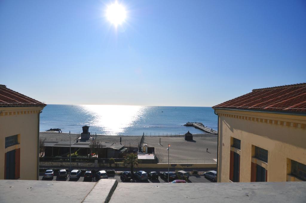 Litus Roma Hostel Лидо ди Остия Екстериор снимка View of the sea from the town hall