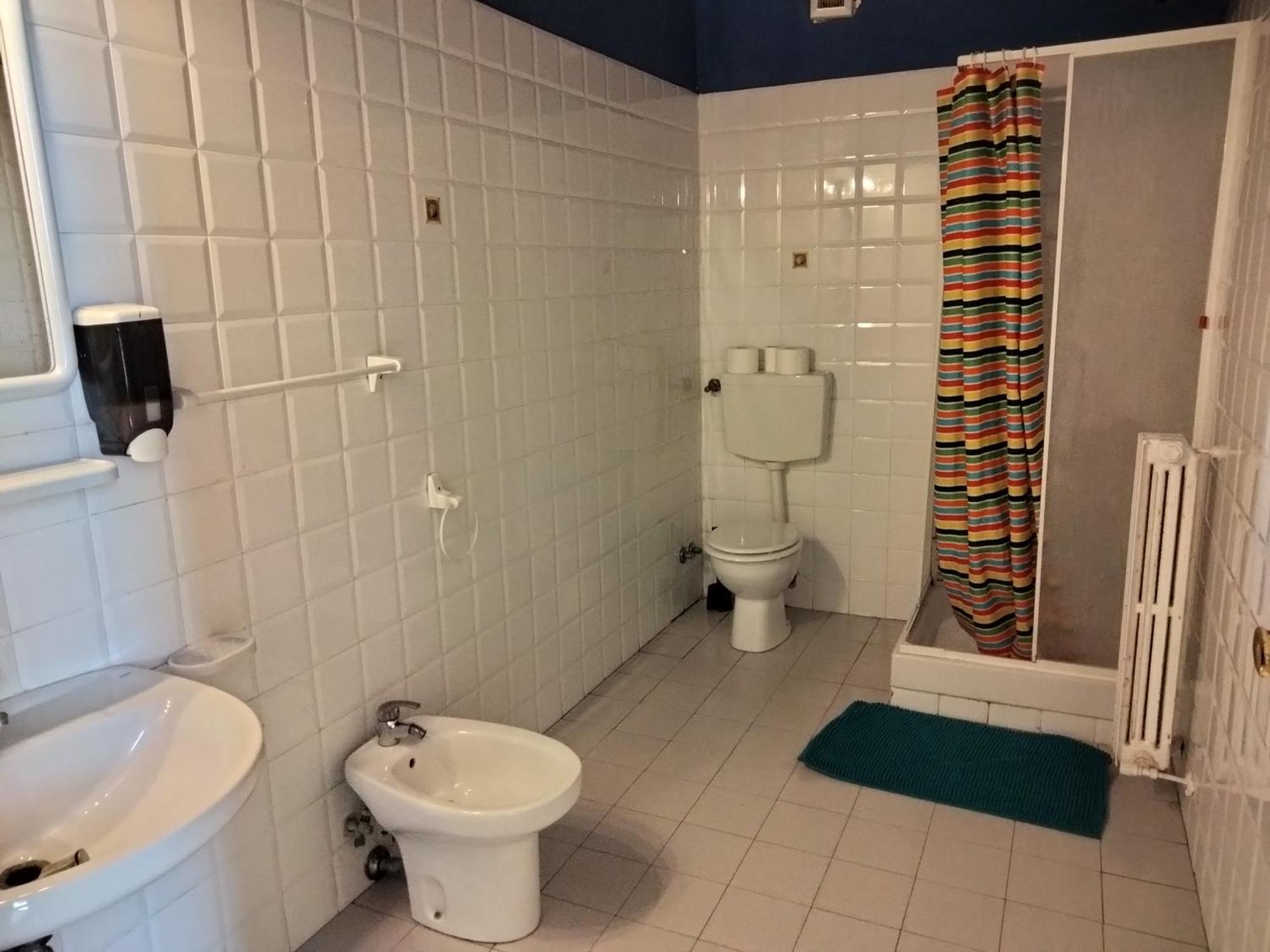 Litus Roma Hostel Лидо ди Остия Екстериор снимка Bathroom with shower enclosure