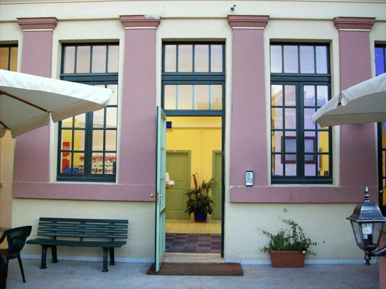 Litus Roma Hostel Лидо ди Остия Екстериор снимка Entrance to the museum