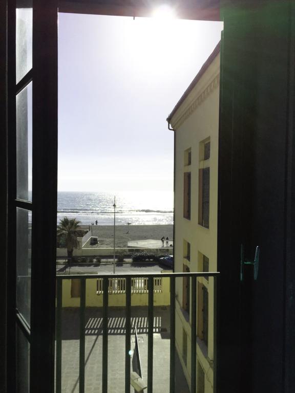 Litus Roma Hostel Лидо ди Остия Екстериор снимка View of the beach from the hotel