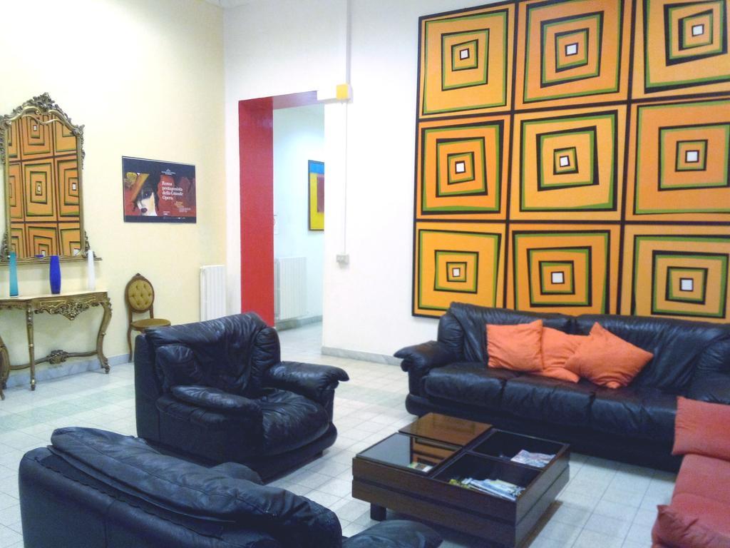 Litus Roma Hostel Лидо ди Остия Екстериор снимка The waiting room of a private clinic in Madrid, Spain