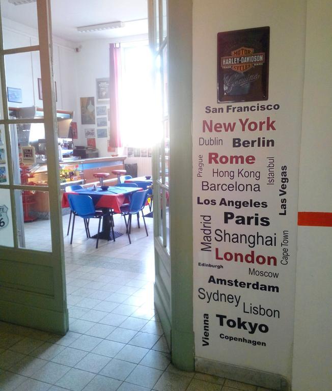 Litus Roma Hostel Лидо ди Остия Екстериор снимка The hostel's dining room