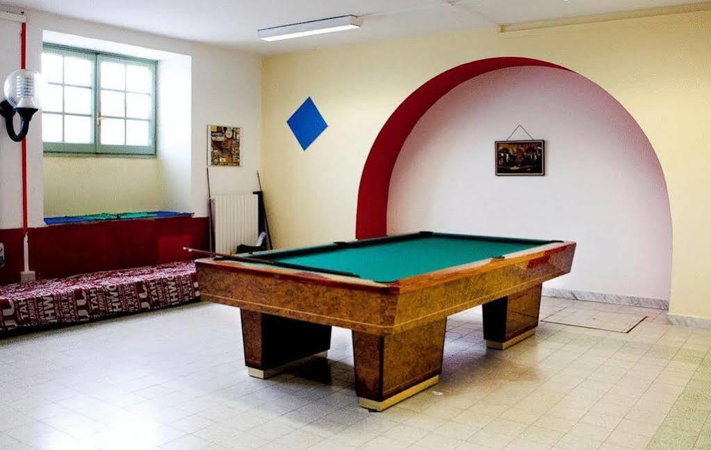 Litus Roma Hostel Лидо ди Остия Екстериор снимка A pool table