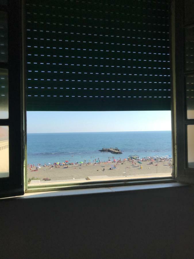 Litus Roma Hostel Лидо ди Остия Екстериор снимка View of the beach from the hotel