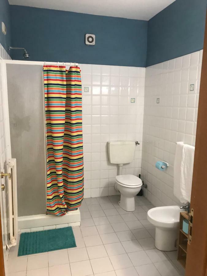 Litus Roma Hostel Лидо ди Остия Екстериор снимка A shower curtain